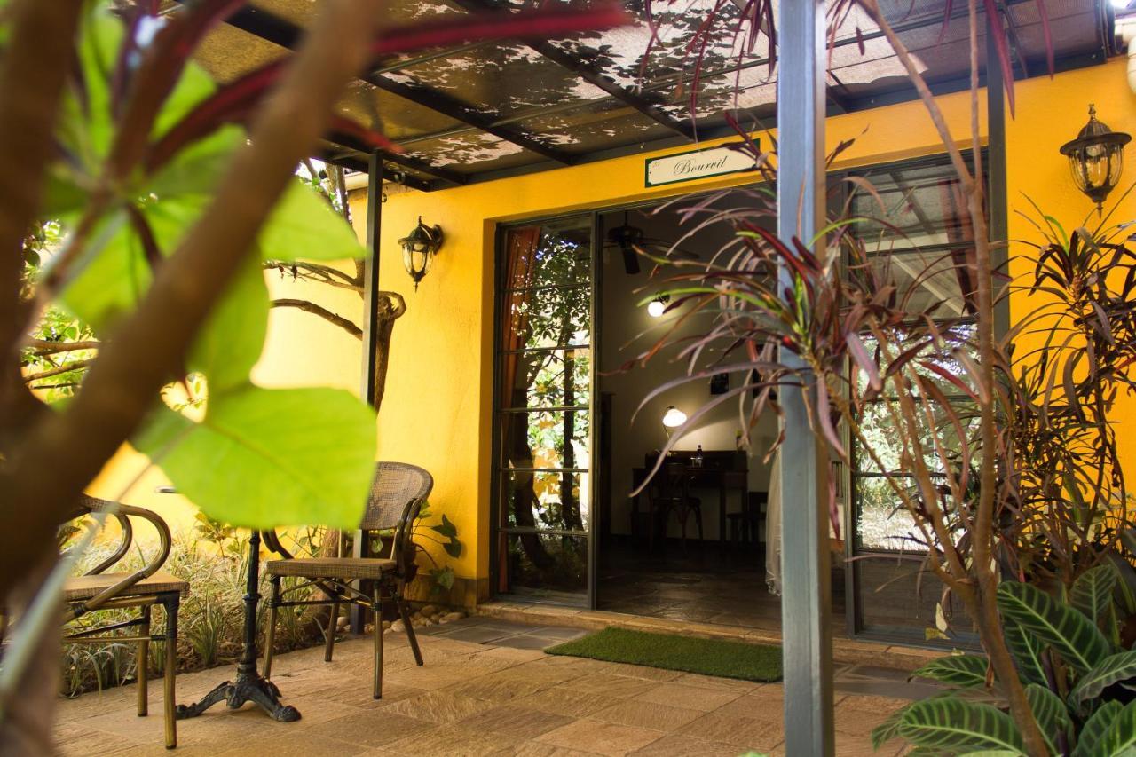 Hotel Bougainviller Kampala Luaran gambar